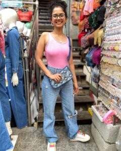 Namita Krishnamurthy Instagram - Went street shopping wearing fully street shopped clothes. 🌞

#thriftbaby #namitakrishnamurthy #weekendmood #streetfit #chennaiinfluencer