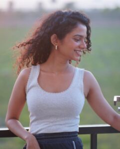 Namita Krishnamurthy Instagram - pov: you’re getting a cup of tea with me in the balcony on a lazy Sunday evening 💕 MUA: @mild.tones 📸 @theportraitstudio_tps #namitakrishnamurthy #curlyhair #behindthescenes #curlycommunity #lounging #workingstills #unedited #noodlesmanda #candidphoto Chennai, India