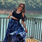 Nandita Swetha Instagram - I LOVE THAT GIRL MAN❤️❤️❤️❤️ . Outfit @poshslp_attires #selfobsessed #meta 18 #lehenga #navybluedress #waynad @mountainshadowswayanad @nichestays . #slowmotion #croptop