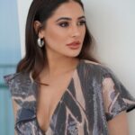 Nargis Fakhir Instagram - “A smile is the best makeup any girl can wear.” -Marilyn Monroe . . . ⭐️❤️😃 Hair @aamirnaveedhair Makeup @mariemzaltni Manager @mahakbrahmawar Doha, Qatar