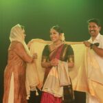 Navya Nair Instagram – “Dancing is like dreaming with your feet!” ~ Constanze Mozart

Treasured moments from thé Performance at Koodalmanikyam Temple 

Thanking you @nisar79 & @nishinisar for being a wonderful host to us … 🥰🥰

PC : @irinjalakudavoice Koodalmanikyam Temple, Irinjalakuda