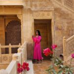 Navya Nair Instagram - Love anyways 💕 Happy Valentine's Day .. @jaisalmer #suryagarhjaisalmer