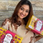 Neelima Rani Instagram - It's that time of the year ☺️ when we eagerly look forward to expressing our heartfelt feelings, blessings, wishes and appreciation for our near and dear ones via gifts 🎁 This #Diwali, I feel elated that I have chosen 'Special Moments - Diwali Gift Box' from Zubi - The Fun Candy 🍭 🔺Zubi *Candies* 🍭 are enriched with Immunity Boosting *'VITAMIN C'* 🔺Proudly Handmade with *Love in INDIA* 😊 🔺It's a premium gift box that comes at an affordable price of RS - 599-/ only. Please check it out for yourself and share the joy of diwali with your loved ones with these sweet candies. Munh Meetha Karna! You can shop them on Amazon - https://amzn.to/3CNHzIr Link to Buy them Available on My Bio. #zubidiwali