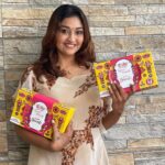 Neelima Rani Instagram - It's that time of the year ☺️ when we eagerly look forward to expressing our heartfelt feelings, blessings, wishes and appreciation for our near and dear ones via gifts 🎁 This #Diwali, I feel elated that I have chosen 'Special Moments - Diwali Gift Box' from Zubi - The Fun Candy 🍭 🔺Zubi *Candies* 🍭 are enriched with Immunity Boosting *'VITAMIN C'* 🔺Proudly Handmade with *Love in INDIA* 😊 🔺It's a premium gift box that comes at an affordable price of RS - 599-/ only. Please check it out for yourself and share the joy of diwali with your loved ones with these sweet candies. Munh Meetha Karna! You can shop them on Amazon - https://amzn.to/3CNHzIr Link to Buy them Available on My Bio. #zubidiwali
