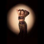 Neha Bhasin Instagram - I like shinning in the spotlight 🌟 #nehabhasin