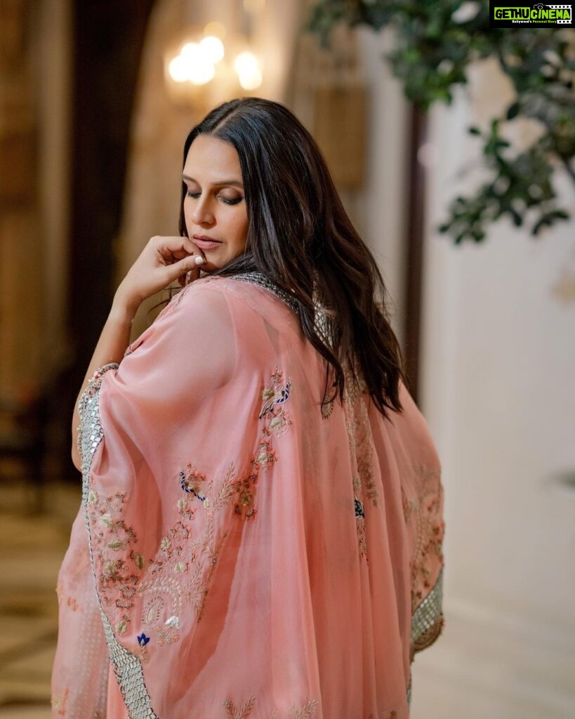 Neha Dhupia Instagram - A day in #delhi … 🌸 . . . . . . . . @anamikakhanna.in @thevisheshkhanna @anmoljewellers @ayeshakhanna20 @mitavaswani @cineloveproductions @ronavkumar 📸