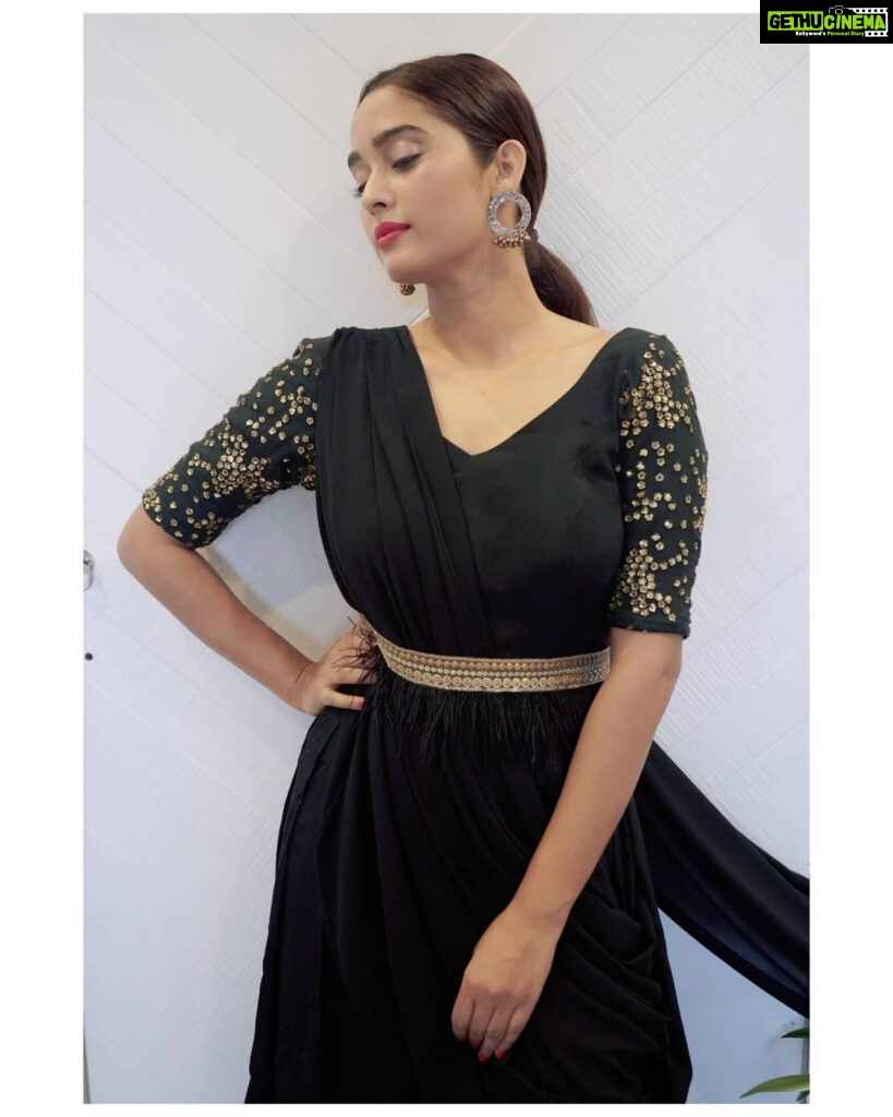 Neha Saxena Instagram - 💫 Styling: @styleitupbyaashna Outfit: @miraya_by_pooja_khosla