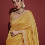 Neha Shetty Instagram - Meeku Mee kutumbasabhyulu andariki bonalu subhhakanshalu ♥️🙏 Saree @kavithaguttaofficial Jewellery @shoppaksha Styled by @pratimajukalkar Makeup @sadhnasingh1 Photography @arifminhaz
