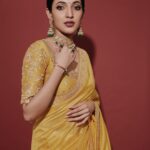 Neha Shetty Instagram - Meeku Mee kutumbasabhyulu andariki bonalu subhhakanshalu ❤️🙏 Saree @kavithaguttaofficial Jewellery @shoppaksha Styled by @pratimajukalkar Makeup @sadhnasingh1 Photography @arifminhaz