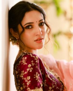 Neha Shetty Instagram - Moods of the golden hour ☀️ 

📸 - @pranav.foto 
👗- @arka_by_divya_kanigalupula 
Styling - @sandhya__sabbavarapu 
💄- @divya_makeup_hair