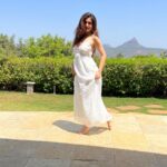 Nidhi Shah Instagram - Heliophilia ✨💕 . . . . . #reelsinstagram #feelitreelit #instadaily #instalike #reeloftheday #love #peace #cheers
