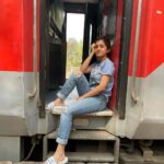 Nidhi Shah Instagram - Travelled after ages on a train, the experience of travelling in a train with your friends or family is incomparable ❤️ #goodtimes