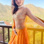 Nidhi Shah Instagram - This colour is everything 🧡 . . Wearing- @arpitamehtaofficial Udaipur - The City of Lakes