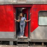 Nidhi Shah Instagram - Travelled after ages on a train, the experience of travelling in a train with your friends or family is incomparable ❤️ #goodtimes