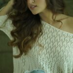 Nidhi Shah Instagram - She beats to the beauty of the wildflower heart and seashore soul 🌸✨ . . . Makeupby - @makeupbymahekbhatt ❤️ Hairby - @hairstorybyreshma ❤️ Photographer- @dieppj . #reelitfeelit 🍂🍁