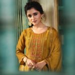 Nidhi Shah Instagram - 🍂🍁 . . Brand- @vinay_fashion_llp Photographer- @narenballarphotography Agency- @editdesign1 @meghnadugar