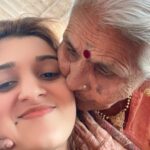 Nidhi Shah Instagram – Hugged her after a month ❤️🥺 
Pyaar aur sukoon 🤗❤️ #nani #aajji❤️
.
.
Happy Sunday people 🌸