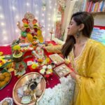 Nidhi Shah Instagram - Happy Ganesh Ustav to all of you ✨ Take time out to spend time with your loved ones during these festivities. May Bappa shower everyone with his blessings. 🙏 ganpati bappa morya 😍