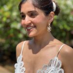 Nidhi Shah Instagram - Gliding through the warmth of the morning Sun 🤍🤍 . . . . #insta #pictures #white #instafashion #vacation #morning #sunshine🌞 #instadaily #bestoftheday