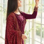Nidhi Shah Instagram - Leave a little sparkle ✨❤️ . . Mua- @makeupbymahekbhatt Hairby - @hairstorybyreshma Brand- @vinay_fashion_llp Photography- @narenballarphotography Stylist- @surekhaparkar Managed by- @meghnadugar Delhi, India