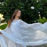 Nidhi Shah Instagram - For the love of white 🤍 . . . Wearing - @tilohri.india 📸 - @theguywithacanon