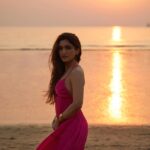 Nidhi Shah Instagram - Always a sunset girl ✨🍁
