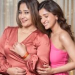 Nidhi Shah Instagram - Nothing beats the joy of sharing a special moment with your mom! This Mother’s Day, I gifted my amazing mom stunning jewelry from @miabytanishq . Hallmarked certified gold and diamonds at affordable prices that are #MomApproved! Thank you Mia by Tanishq for helping me make this day extra special for my forever queen 👑❤️ #MiaByTanishq #GiftSmartGiftMia #MomApprovedPrices #MothersDay #ForeverBonding #JewelryLove #AffordableLuxury