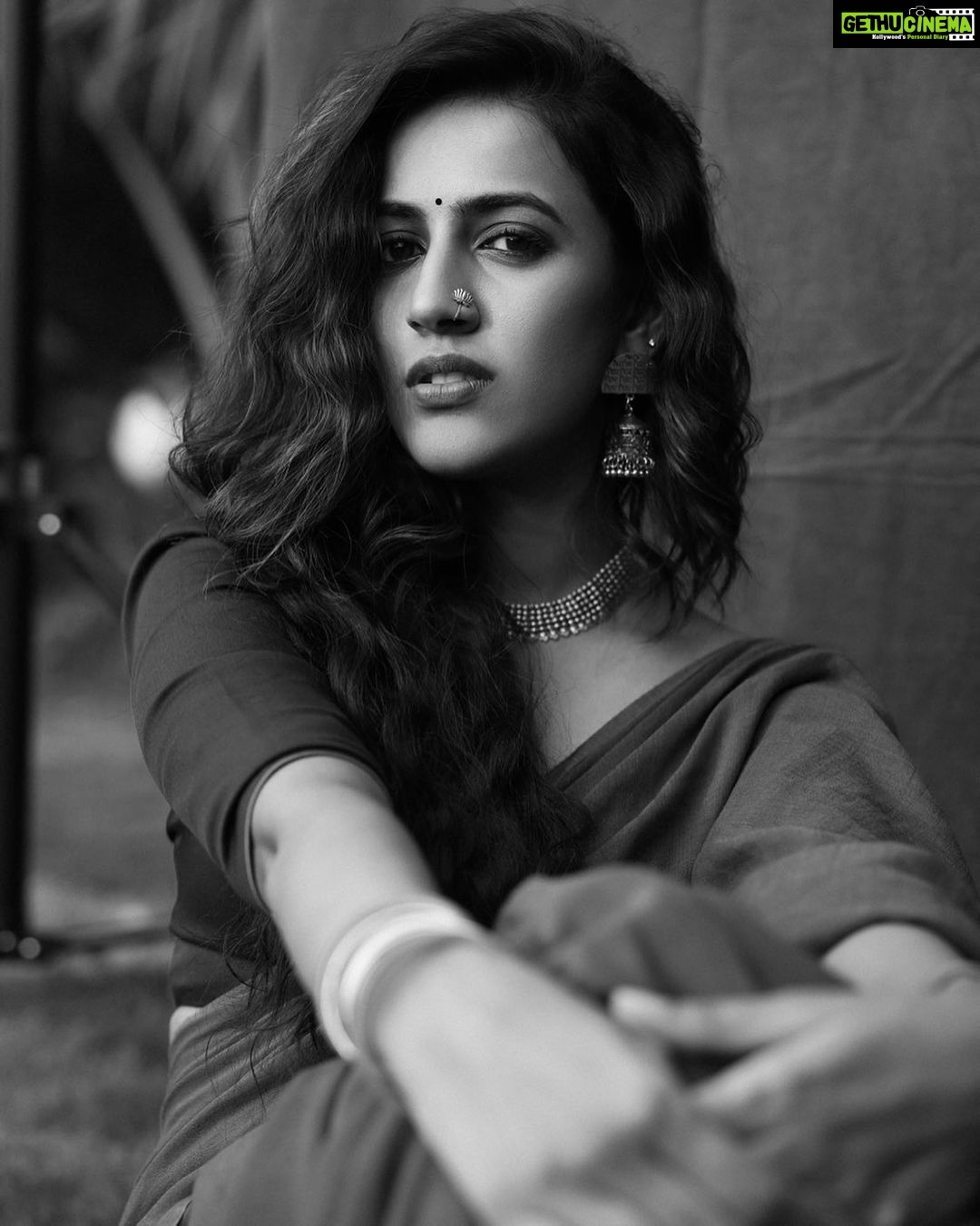 Niharika Konidela Instagram - The art of eye contact - Gethu Cinema