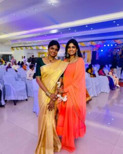 Niranjani Ahathian Instagram - 💛❤️!!
We missed u @itsvg girl😘
@niranjani_ahathian
Blouse @annamstudio ❤️
Kani’s makeup and hair @dhanam_makeover 😍