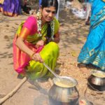 Niranjani Ahathian Instagram - ♥️♥️♥️ #pongal #memeries #lovelyexperince #kovil #family