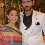 Niti Taylor Instagram - This song…👌 🎥: @nititaylor #hitentejwani #nititaylor #song #papamyhero #papa #love #gratitude #riprikmusic Mumbai - मुंबई