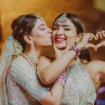 Niti Taylor Instagram - Bade achhe lagte hain♥️ @hitentejwani @tuhinaavohra @poojabanerjeee @alefiakapadia @abhinavabu @leenesh_mattoo @iaanchalkhurana @ajay.nagrath @roshankapoorrr @devashishofficial9 @ritu_official_now @jitenokewal