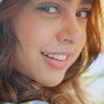 Niti Taylor Instagram - Summer glow🐣💛 #trendingreels #reelitfeelit #instagramreels #reelsinstagram #summervibes #summerglow 👗 @labelarthmod