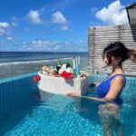 Palak Tiwari Instagram - Floating with my breakfast 🌊🦋 @kandima_maldives Kandima Maldives