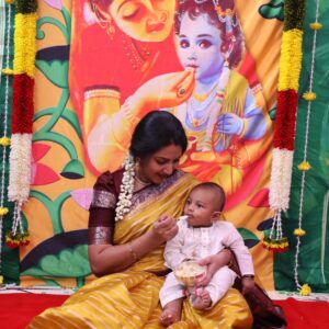 Pallavi Ramisetty Instagram - Happy to share our little "DHUVITH'S" annaprasana pics 

Happy 6th month bujjikanna 
Lots of love to you 😊🧿

Decor by @saibhavidecors

#6thmonth #annaprasana #momandson #babyboy #pallaviramisettyofficial #dhuvith😘