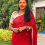 Pallavi Ramisetty Instagram - In love with this combination Saree @ethnicdesigners8 #instaclick #attarintikidaredi #ethnicdesigner8 #becool #begood #pallaviramisettyofficial