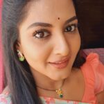 Pallavi Ramisetty Instagram - 𝕰𝖛𝖊𝖗𝖞 𝖒𝖔𝖗𝖓𝖎𝖓𝖌 𝖞𝖔𝖚 𝖍𝖆𝖛𝖊 𝖙𝖜𝖔 𝖈𝖍𝖔𝖎𝖈𝖊𝖘 𝕮𝖔𝖓𝖙𝖎𝖓𝖚𝖊 𝖙𝖔 𝖘𝖑𝖊𝖊𝖕 𝖜𝖎𝖙𝖍 𝖎𝖗 𝖉𝖗𝖊𝖆𝖒𝖘 , 𝖔𝖗 𝖜𝖆𝖐𝖊 𝖚𝖕 𝖆𝖓𝖉 𝖈𝖍𝖆𝖘𝖊 𝖙𝖍𝖊𝖒 Blackbeads @shravyaimitationjewellery #morningvibes #saturday #noweekend #shootday #jeevanajyothi #jyothi #keepgoing