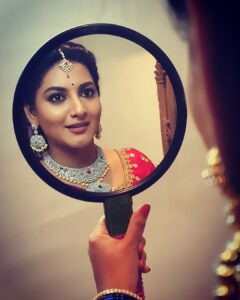 Pallavi Ramisetty Instagram - Life is like a mirror, we get the best results when we smile😊

Jewellery @pearls_speaks
P.c @itz.me_siddhu 🤗
#smile #love #positivity #confidence