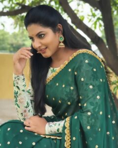 Pallavi Ramisetty Instagram - 𝐔𝐧𝐞𝐱𝐩𝐞𝐜𝐭𝐞𝐝 𝐤𝐢𝐧𝐝𝐧𝐞𝐬𝐬 𝐢𝐬 𝐦𝐨𝐬𝐭 𝐩𝐨𝐰𝐞𝐫𝐟𝐮𝐥, 𝐥𝐞𝐚𝐬𝐭 𝐜𝐨𝐬𝐭𝐥𝐲, 𝐚𝐧𝐝 𝐦𝐨𝐬𝐭 𝐮𝐧𝐝𝐞𝐫𝐫𝐚𝐭𝐞𝐝 𝐚𝐠𝐞𝐧𝐭 𝐨𝐟 𝐡𝐮𝐦𝐚𝐧 𝐜𝐡𝐚𝐧𝐠𝐞 💫

Saree @ethnicdesigners8
 

#attarintikidaredi #shootmode #etv #krishnaveni #newstrory #instagram #instadaily #instagood #happythursday
#sairam #family #love #positivity #peace #followme #thanqnavya #sareelove #ethnicdesigner8 #pallaviramisettyofficial