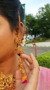 Pallavi Ramisetty Instagram - 😊 beautiful song 

Saree: @narsinghindia 
Jewellery: @jewelleryforher3 
Makeup: by me 😊
Hair: @thorlikondamahesh