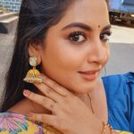 Pallavi Ramisetty Instagram - Meenakari jhumkas 💛 and simple and classic bangles @houseof_aabharnas Thankq tejaswi 😊 Check there page for more beautiful collection