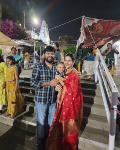 Pallavi Ramisetty Instagram - All about yesterday 😊

Happy 4 to us 

#Anniversary #4yrears #family #birlamandir #hyderabad #pallaviramisetty #dileep #marriageanniversary