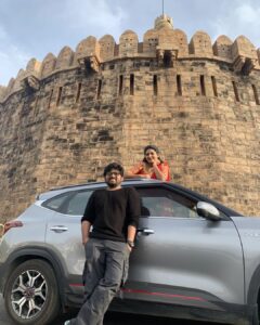 Pallavi Ramisetty Instagram - Throwback 🤗
@dileepkumar.1988
Missing you

#ramojifilmcity #attarintikidaredi #shoot #lockdown2 #missing #memories #husband #family