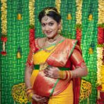 Pallavi Ramisetty Instagram - When u feel that first little kick, and hear a tiny heartbeat ❤ for the first time you suddenly understand what it means to love someone more than your own life 🤰 BABY COMMING SOON 🧿👶 Blouse designer @sivas_wardrobe Mehandi @aishwaryamehendi Jewellery @jewelleryforher3 Captured by @akute_captures #helloinstafamily #sreemanthamdairies #babyshower #pallaviramisettyofficial #goodnews #goodvibes #🙏🧿😊❤️ #positivevibes Hyderabad