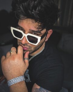 Paras Chhabra Instagram - 🫵😎