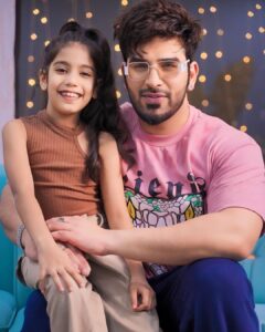 Paras Chhabra Instagram - She is just 7years old… and she dances like a pro… 💃 @tvisha_thedancingdiva 

#paraschhabra #tvishasingh #parasarmy #dancer #dance #superdancer #performer