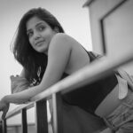 Pavani Reddy Instagram - Note to self : “ Please Relax “ PC : @sriragreddy_official #black #white #peace #relax