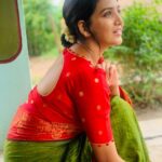 Pavani Reddy Instagram - I believe in being strong when everything seems to be going wrong 😎✌️ PC : @anu_anushachowdary 😎 Saree Courtesy: @zariculture #strong #believe #happy #me