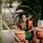 Pavani Reddy Instagram - Wishing you A very happy Pongal and happy Makara Sankranthi to you Lens: @zerogravityphotography Mua: @mua_vijisharath Location: @ajgardens_ Decor: @vermilliondecors Costumes: @diadembridalchennai Blouse: @ishithaa_design_house Jewels: @bronzerbridaljewellery