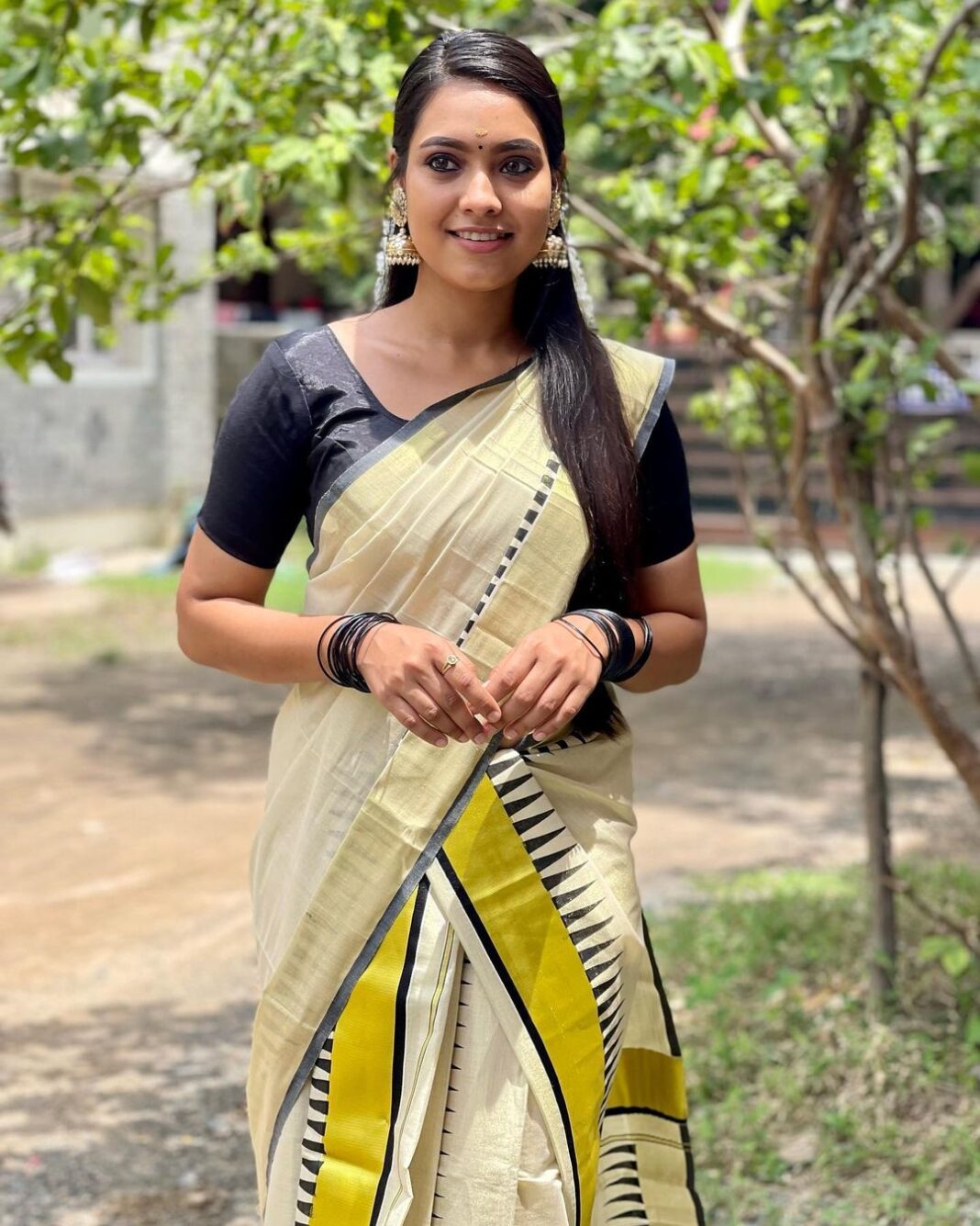 Actress Pavithra Janani HD Photos and Wallpapers September 2022 - Gethu ...